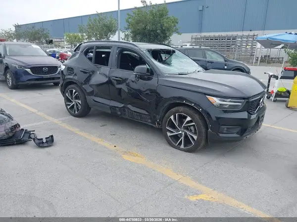 YV4162UMXM2488313 2021 VOLVO XC40 - Image 1