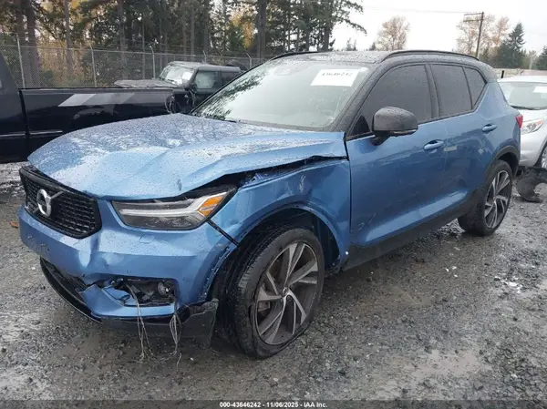 YV4162UMXM2492877 2021 VOLVO XC40 - Image 2