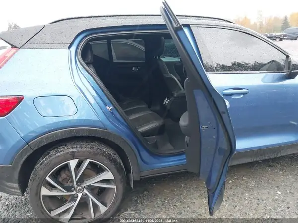 YV4162UMXM2492877 2021 VOLVO XC40 - Image 8