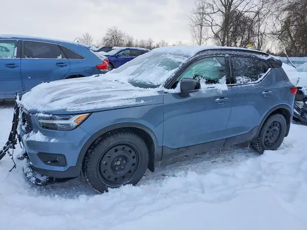 YV4162UMXM2494726 2021 VOLVO XC40 - Image 1