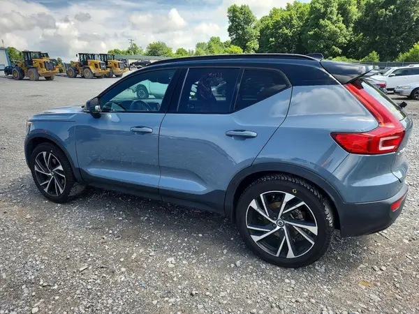 YV4162UMXM2533699 2021 VOLVO XC40 - Image 2