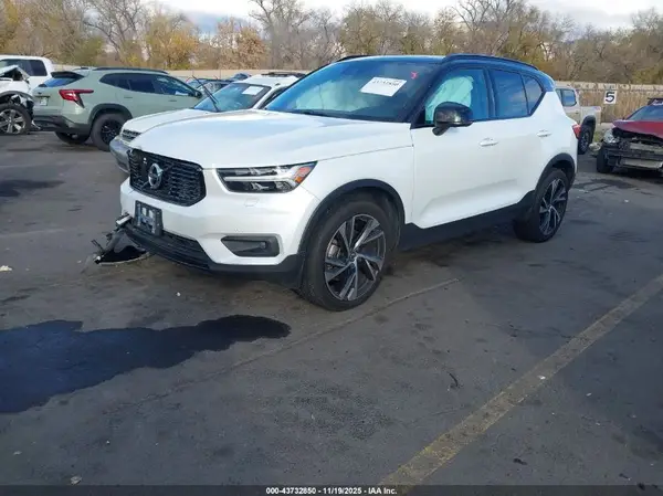 YV4162UMXM2572423 2021 VOLVO XC40 - Image 2