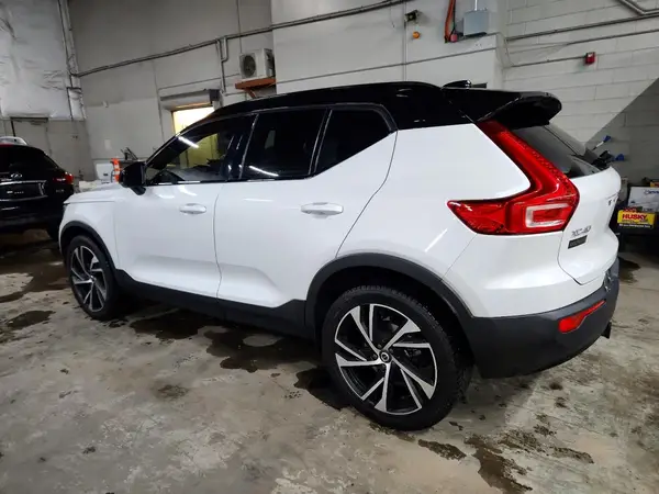 YV4162UMXN2668070 2022 VOLVO XC40 - Image 2