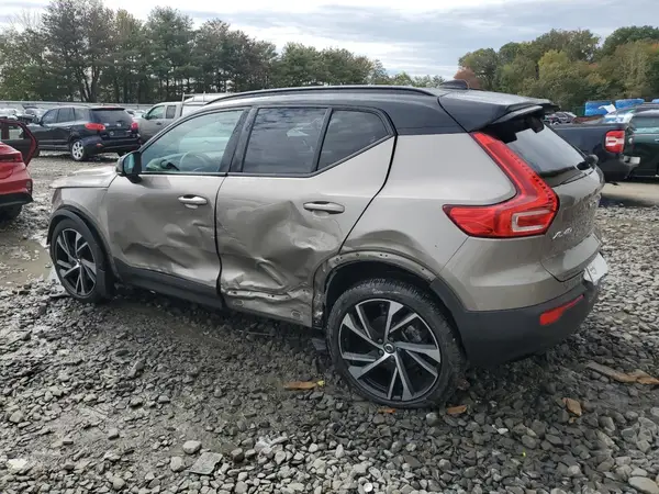 YV4162UMXN2714870 2022 VOLVO XC40 - Image 2