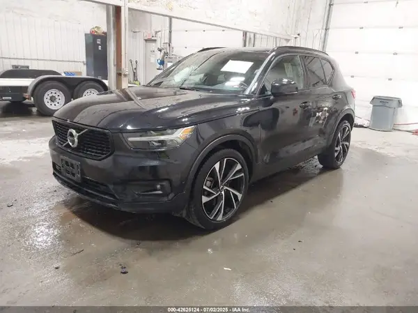 YV4162UMXN2735766 2022 VOLVO XC40 - Image 2