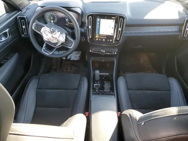 YV4162UMXN2752499 2022 VOLVO XC40 - Image 8