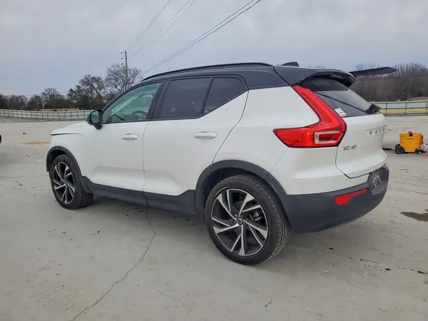YV4162UMXN2791495 2022 VOLVO XC40 - Image 2
