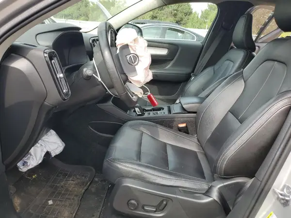 YV4162XZ0K2014777 2019 VOLVO XC40 - Image 8