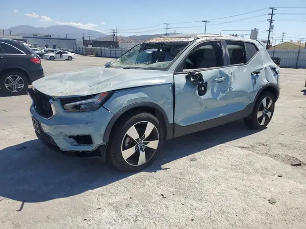YV4162XZ0K2018957 2019 VOLVO XC40 - Image 1