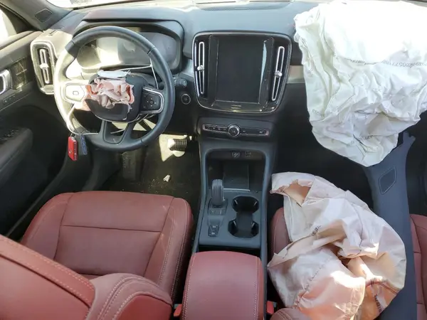 YV4162XZ1K2007952 2019 VOLVO XC40 - Image 8