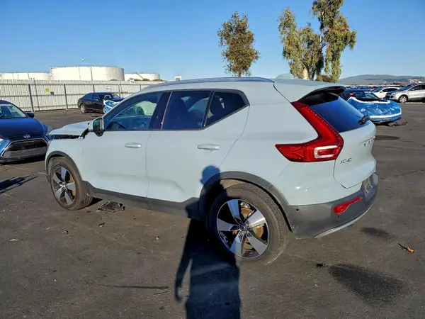 YV4162XZ2K2006549 2019 VOLVO XC40 - Image 2