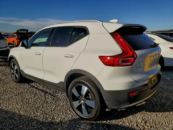 YV4162XZ4K2011395 2019 VOLVO XC40 - Image 2