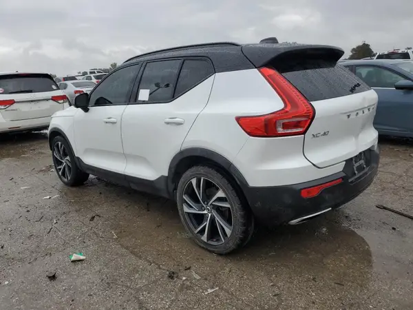 YV4162XZ5K2006495 2019 VOLVO XC40 - Image 2