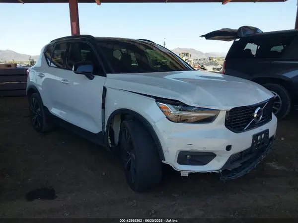 YV4162XZ5K2016041 2019 VOLVO XC40 - Image 1
