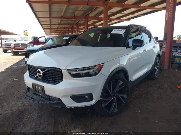 YV4162XZ5K2016041 2019 VOLVO XC40 - Image 2