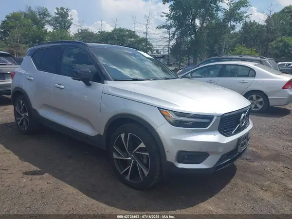 YV4162XZ6K2014587 2019 VOLVO XC40 - Image 1