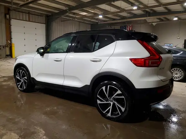 YV4162XZ8K2003400 2019 VOLVO XC40 - Image 2