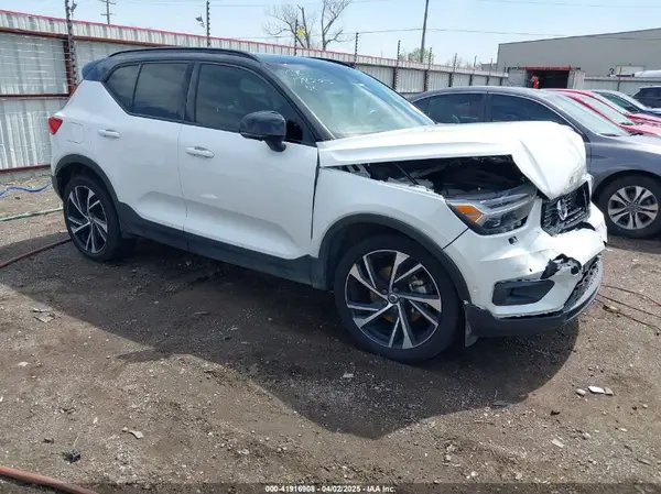 YV4162XZ8K2004420 2019 VOLVO XC40 - Image 1