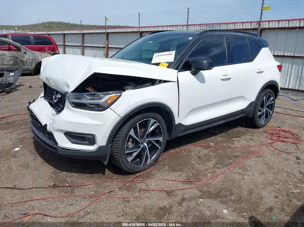 YV4162XZ8K2004420 2019 VOLVO XC40 - Image 2
