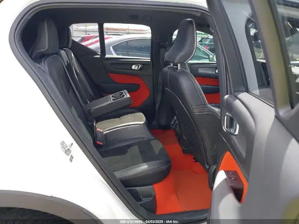 YV4162XZ8K2004420 2019 VOLVO XC40 - Image 8