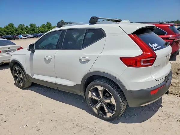 YV4162XZ8K2014946 2019 VOLVO XC40 - Image 2