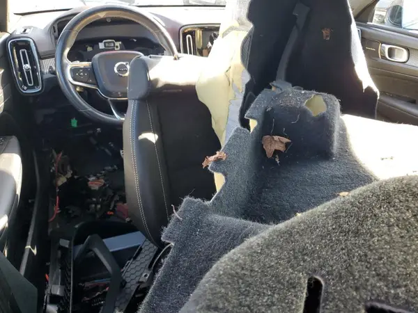 YV4162XZ8K2021377 2019 VOLVO XC40 - Image 8