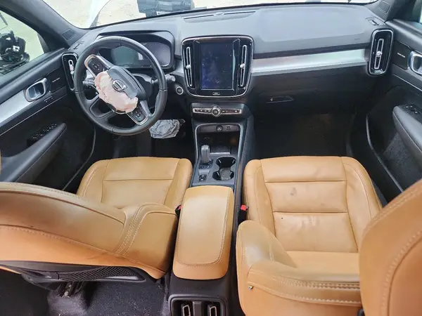 YV4162XZ9K2009335 2019 VOLVO XC40 - Image 8