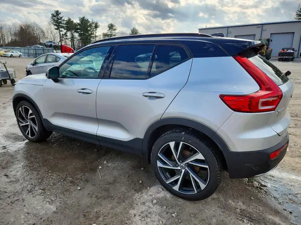 YV4162XZ9K2017015 2019 VOLVO XC40 - Image 2