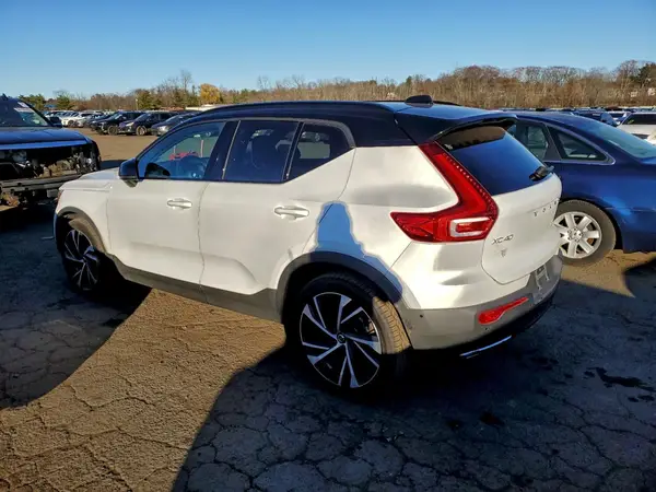 YV4162XZXK2006010 2019 VOLVO XC40 - Image 2