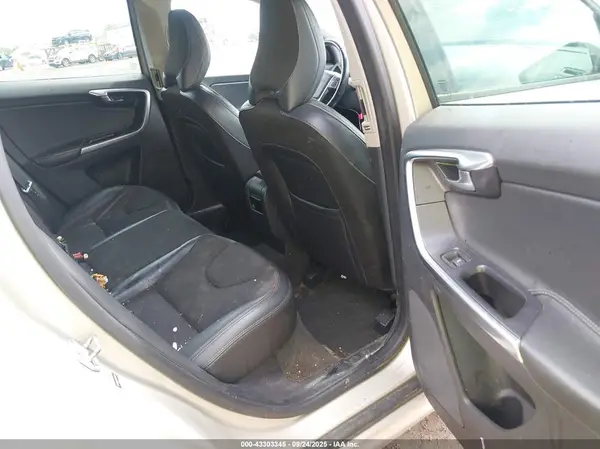 YV440MDJ0H2077489 2017 VOLVO XC60 - Image 8