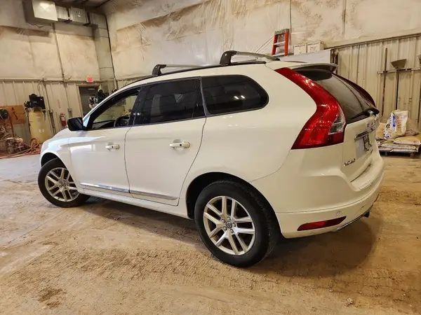 YV440MDJ0H2080909 2017 VOLVO XC60 - Image 2