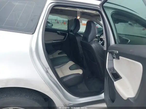 YV440MDJ0H2089903 2017 VOLVO XC60 - Image 8