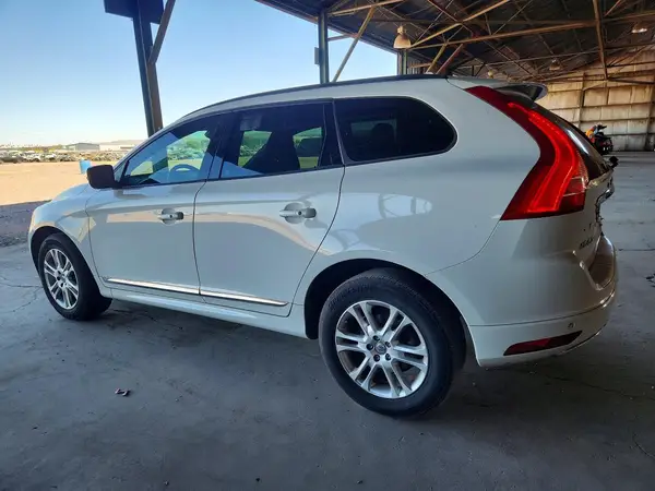 YV440MDJ2G2811225 2016 VOLVO XC60 - Image 2