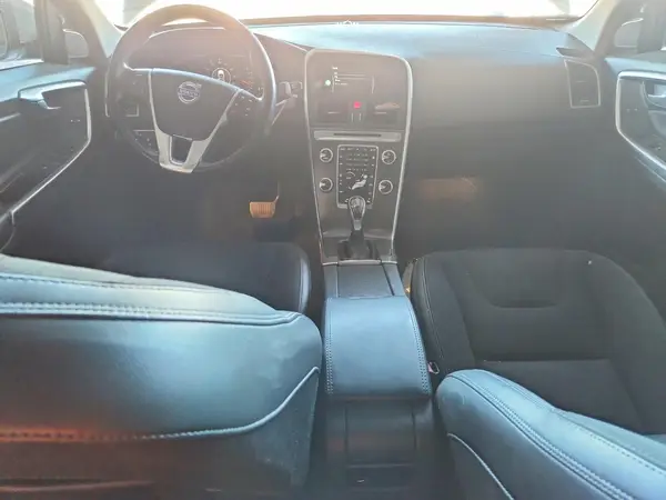 YV440MDJ2G2811225 2016 VOLVO XC60 - Image 8