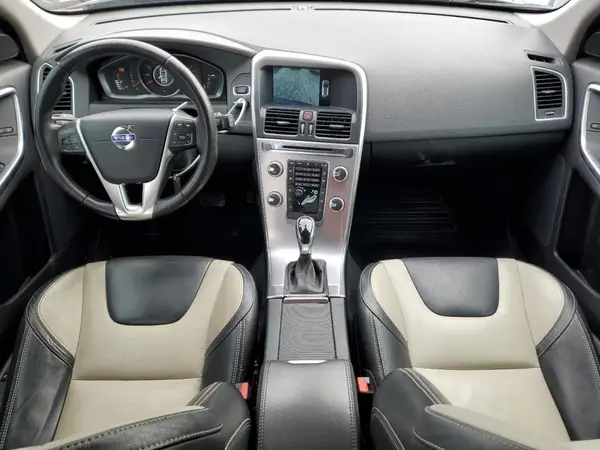 YV440MDJ3H2090656 2017 VOLVO XC60 - Image 8