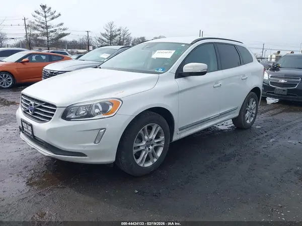 YV440MDJ4G2842525 2016 VOLVO XC60 - Image 2