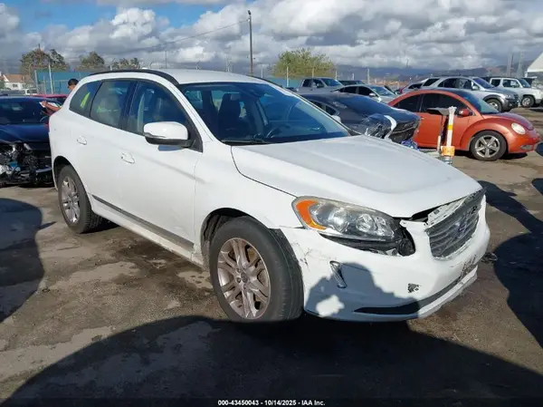 YV440MDJ5G2861360 2016 VOLVO XC60 - Image 1