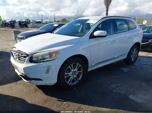 YV440MDJ5G2861360 2016 VOLVO XC60 - Image 2