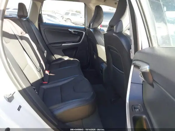 YV440MDJ5G2861360 2016 VOLVO XC60 - Image 8