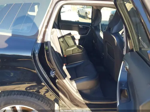 YV440MDJ7H2076789 2017 VOLVO XC60 - Image 8