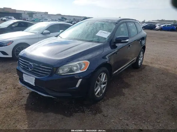 YV440MDJ7H2196446 2017 VOLVO XC60 - Image 2