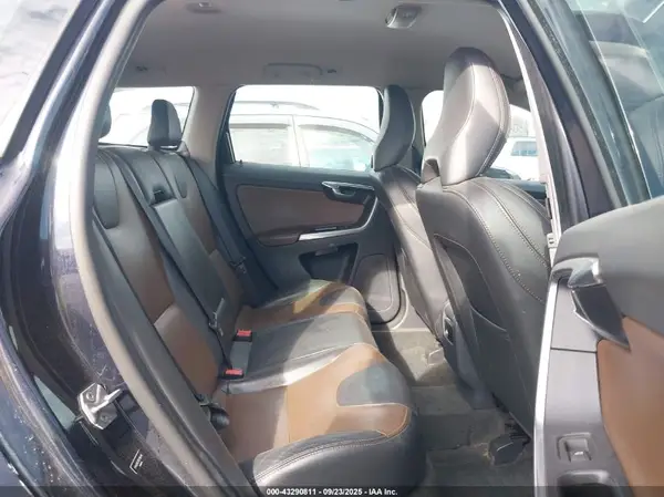 YV440MDJ7H2196446 2017 VOLVO XC60 - Image 8