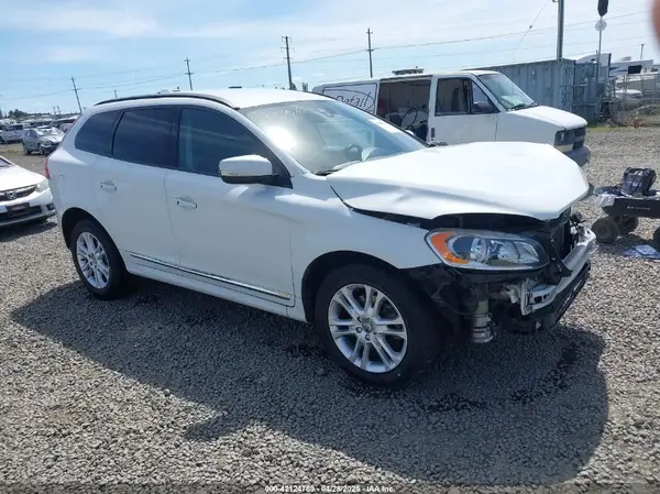 YV440MDJ8G2811035 2016 VOLVO XC60 - Image 1