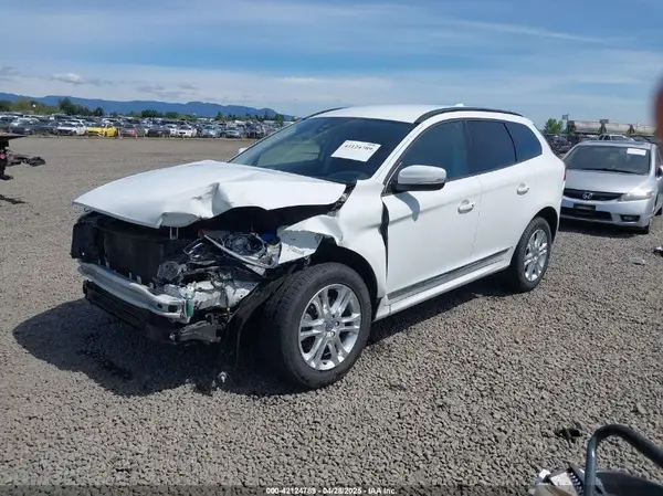 YV440MDJ8G2811035 2016 VOLVO XC60 - Image 2