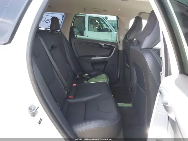 YV440MDJ8G2811035 2016 VOLVO XC60 - Image 8