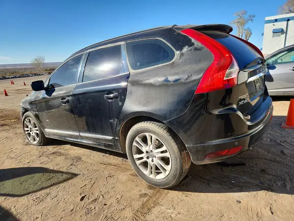 YV440MDJ9G2852242 2016 VOLVO XC60 - Image 2