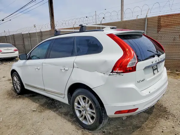 YV440MDJ9G2867002 2016 VOLVO XC60 - Image 2