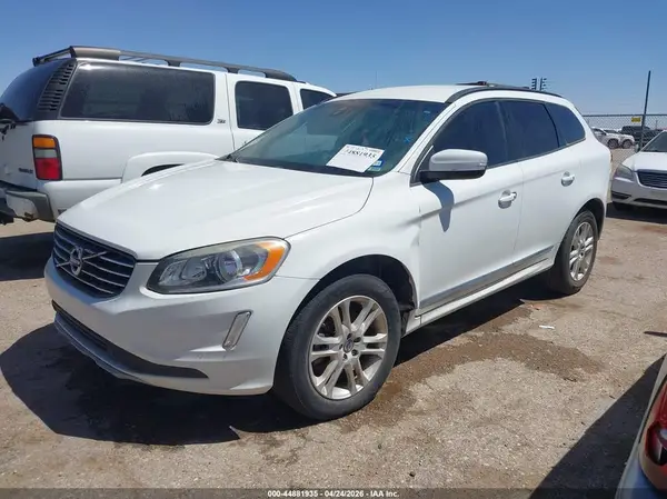 YV440MDJXG2817726 2016 VOLVO XC60 - Image 2
