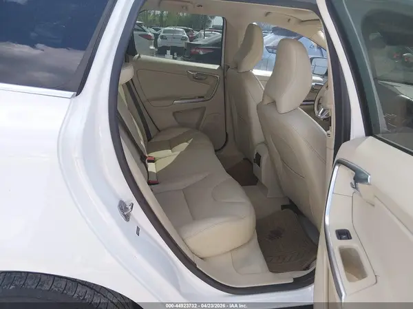 YV440MDK0G2782445 2016 VOLVO XC60 - Image 8