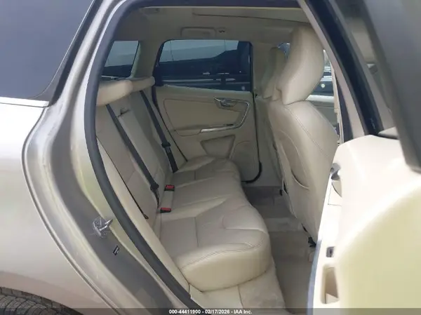 YV440MDK0G2806114 2016 VOLVO XC60 - Image 8